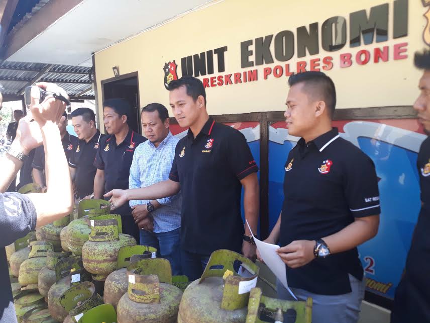 sedikitnya-124-gas-ukura-3-kilogram-disita-unit-satreskrim-polres-bone_20180906_155750.jpg