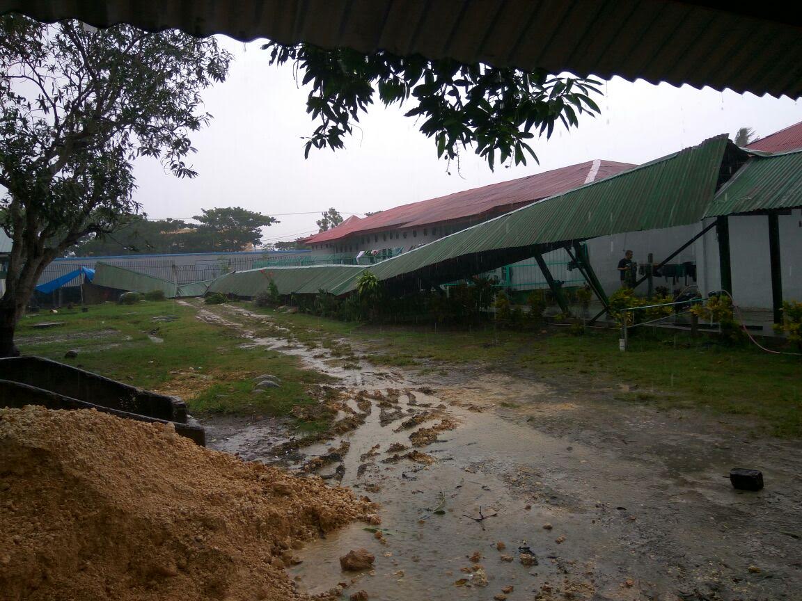 Lapas Kelas IIA Bulukumba Roboh Diterjang Angin Kencang - segae_20180514_185226.jpg