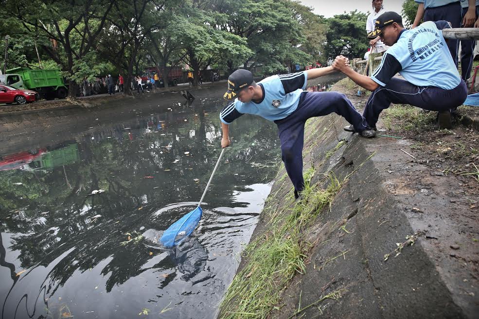 sejumada-aksi-bersih-kanal-massal-di-makassa2842019.jpg<pf>hkan-kanal-pada-aksi-bersih-kanal-massal-di-maka.jpg<pf>an-kanal-pada-aksi-bersih-ka.jpg