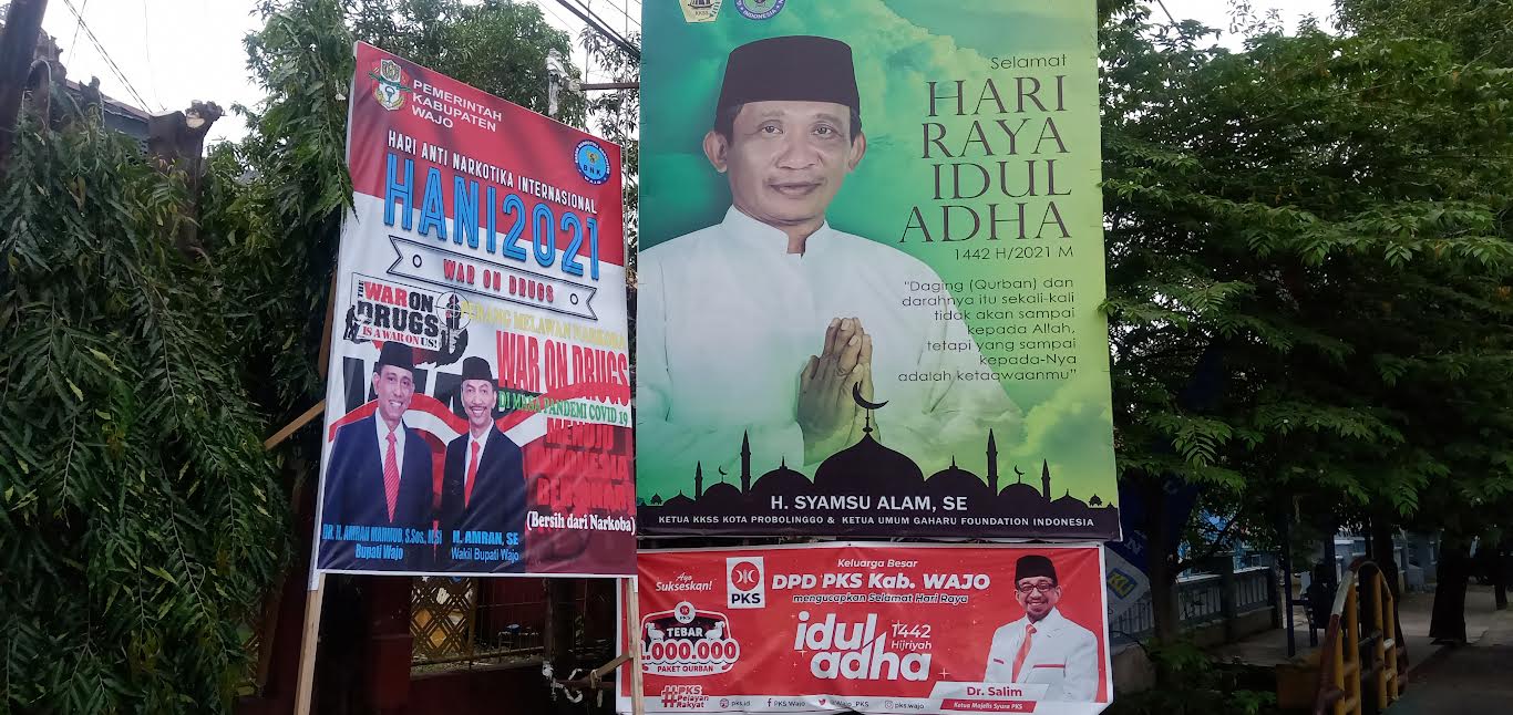 sejumlah-baliho-tokoh-yang-siap-maju-di-pilkada-wajo-2024-mendatang.jpg
