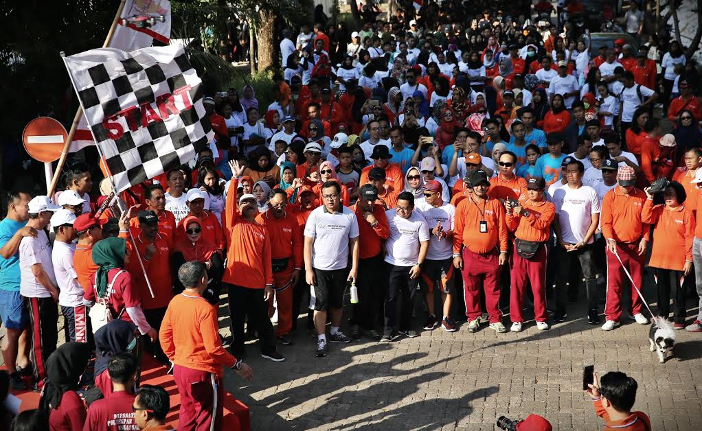 Meriahnya Jalan Sehat Poltekpar Makassar - sekitar-600-lebih-peserta-gerak-jalan-sehat-politeknik-parawisata-poltekpar-makassar_20180921_204751.jpg
