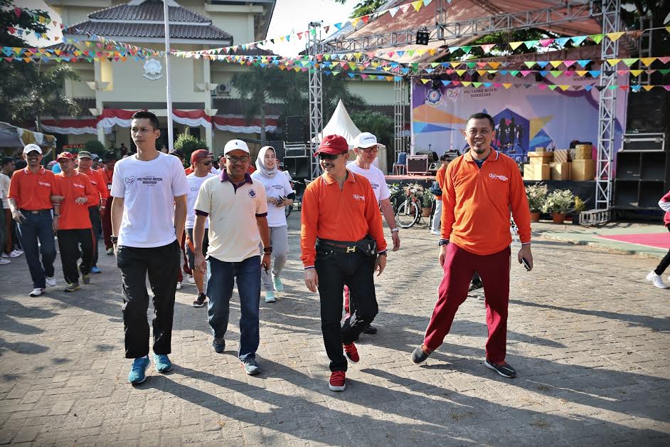 Meriahnya Jalan Sehat Poltekpar Makassar - sekitar-600-lebih-peserta-gerak-jalan-sehat-poltekpar-makassar_20180921_204907.jpg