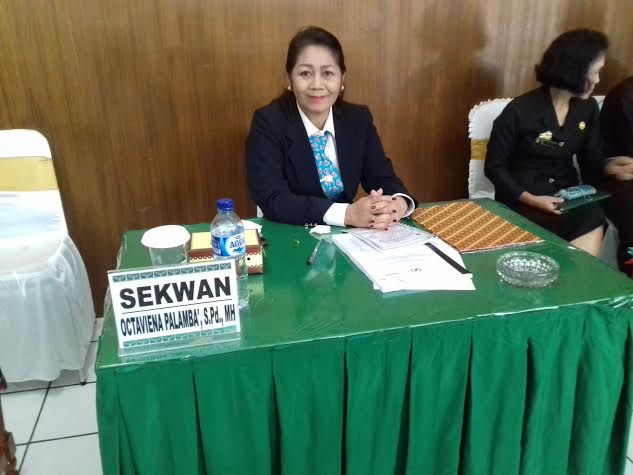 sekretaris-dprd-toraja-utara-oktafiena-palamba_20160222_190649.jpg