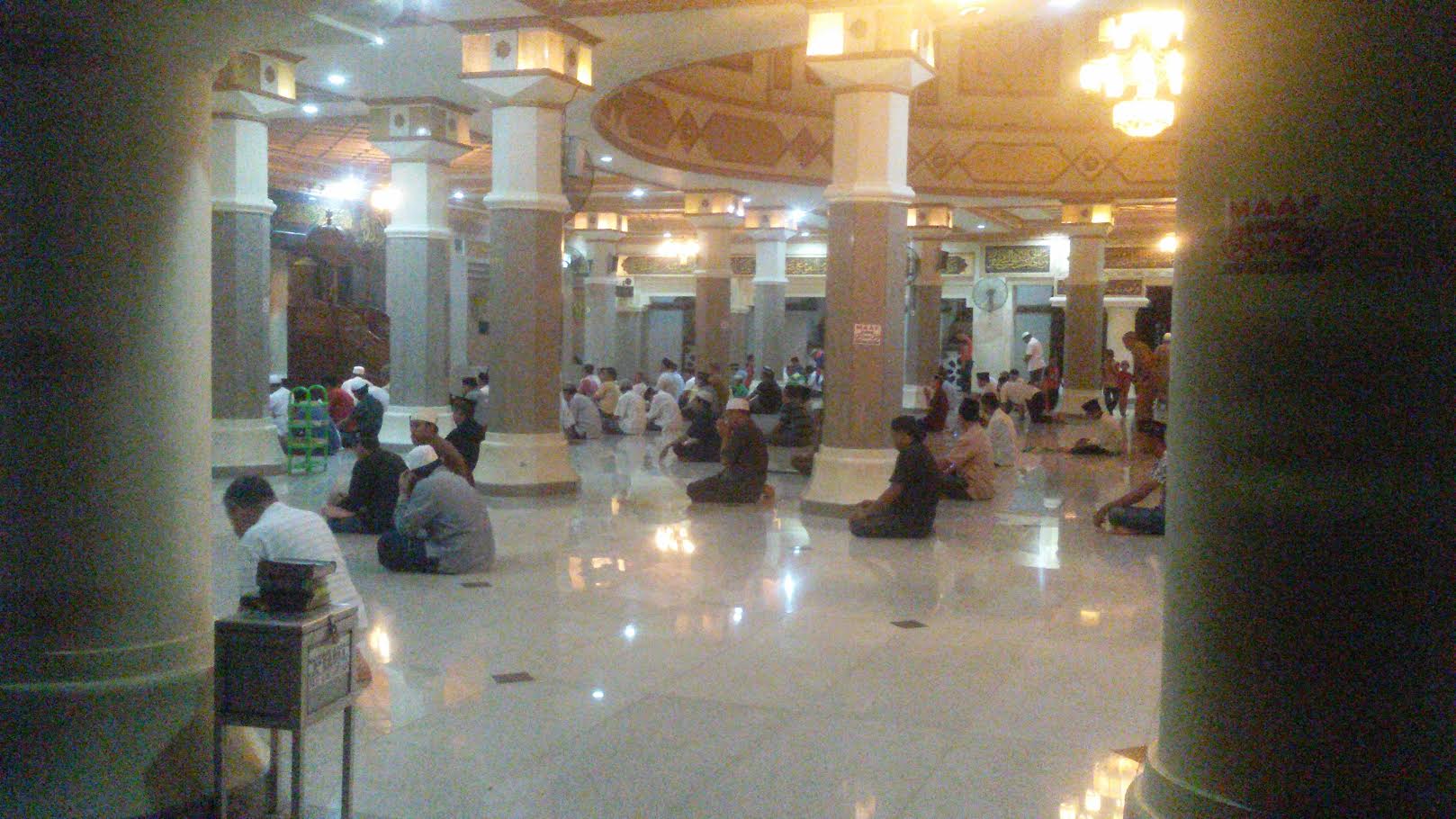 selalu-ramai-saat-pelaksanaan-salat_20160927_202309.jpg