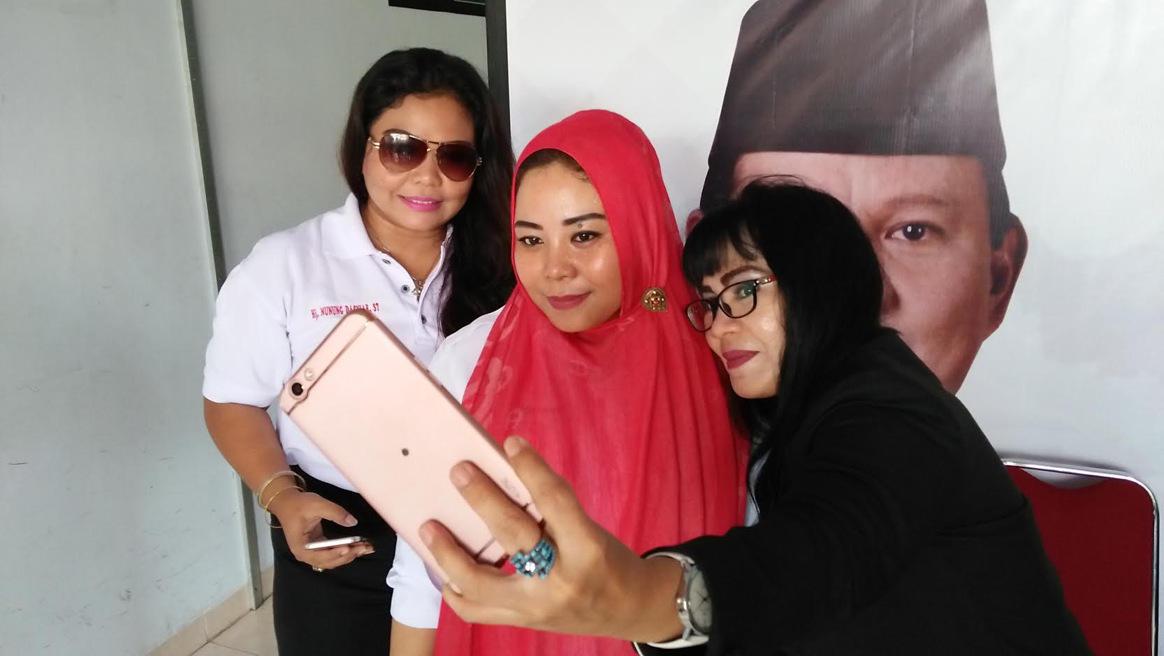 Saat Daftar di Gerindra, Nunung Dasniar Sebut Nama Danny Pomanto