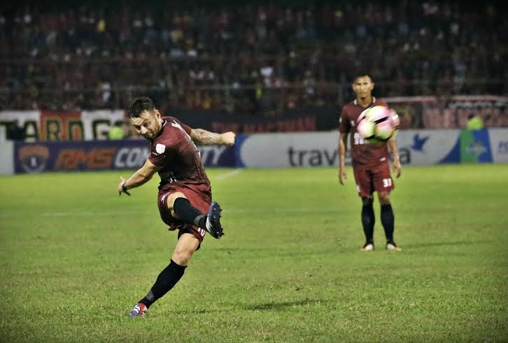 Idolakan Michael Essien, Marc Klok Posting Begini di Instagramnya