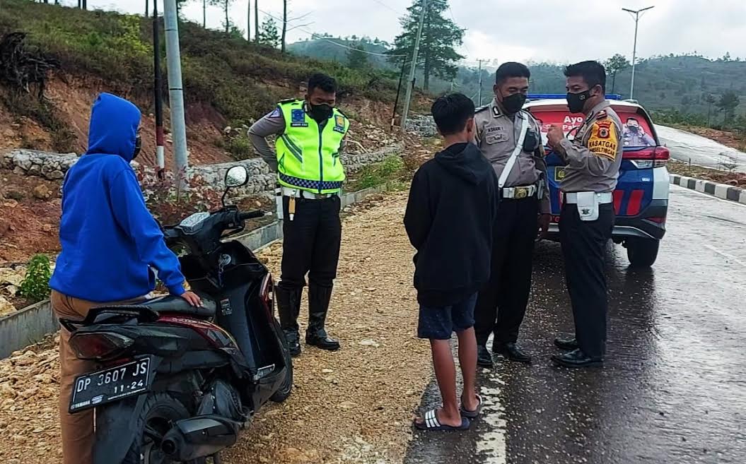 sepasang-remaja-terjaring-patroli-sat-lantas-polres-tana-toraja-di-jalur-bandara-toraja.jpg