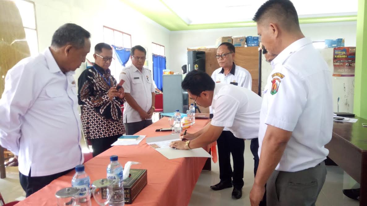 sertijab-kepala-dinas-pendidikan-toraja-utara-dihadiri-bupati-kalatiku-paembonan.jpg