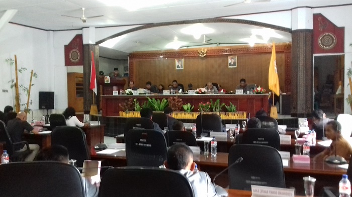 sidang-paripurna-dprd-toraja-utara_20170929_132620.jpg