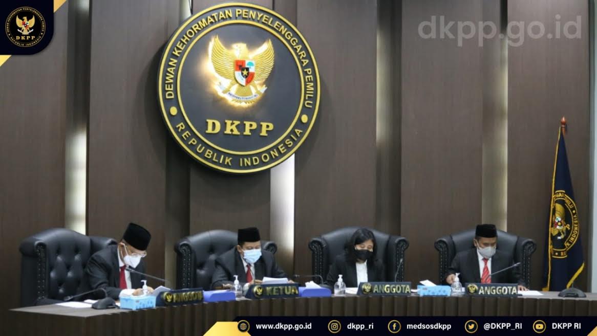 sidang-pelanggaran-kode-etik-kpu-kabupaten-barru-2.jpg
