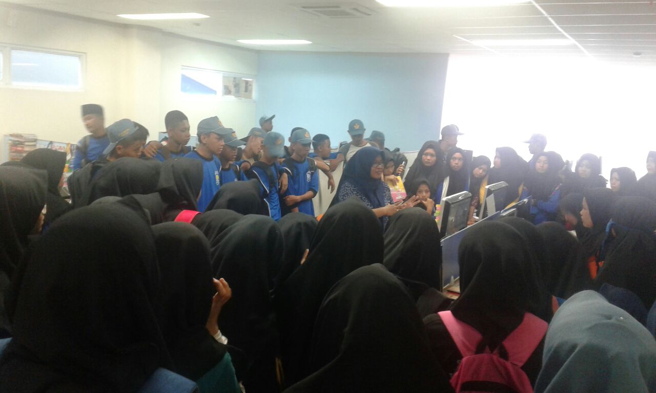 siswa-siswi-smk-muhammadiyah-3-makassar-berkunjung-ke-kantor-tribun-timur_20180721_125828.jpg