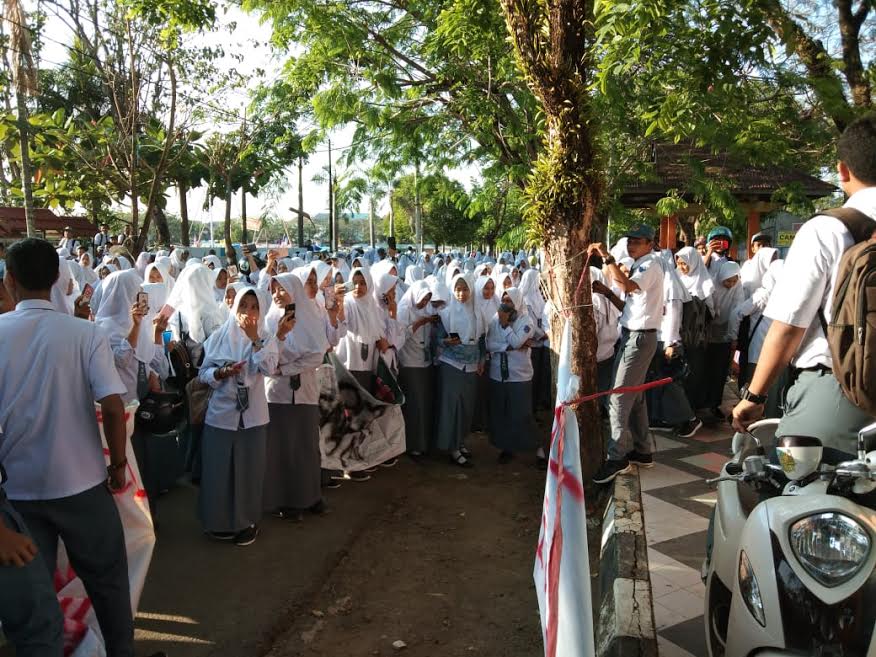 siswa-sman-5-sinjai-melakukan-aksi-demo_20181022_091349.jpg