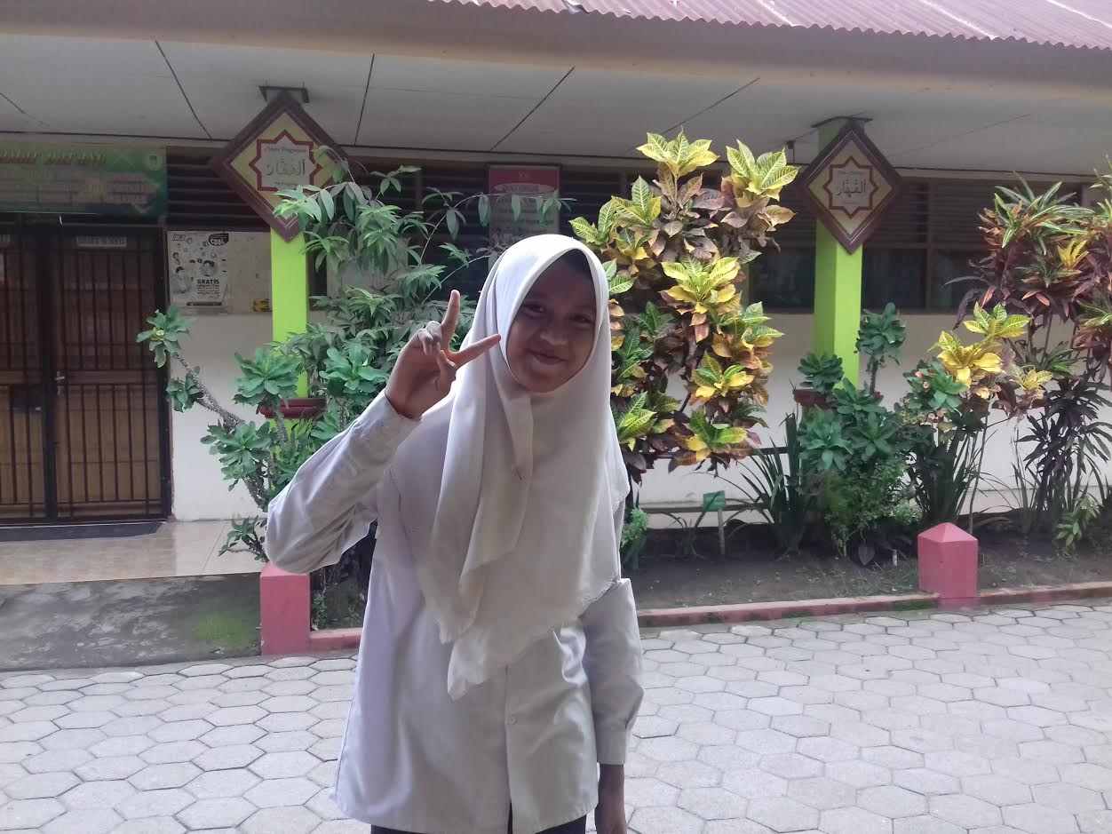 siswi-kelas-vii-mtsn-model-makassar_20161129_005831.jpg