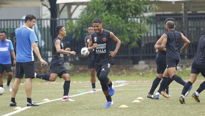 skuad-psm-makassar-saat-melakoni-latihan-di-stadion-rugbi-senayan.jpg