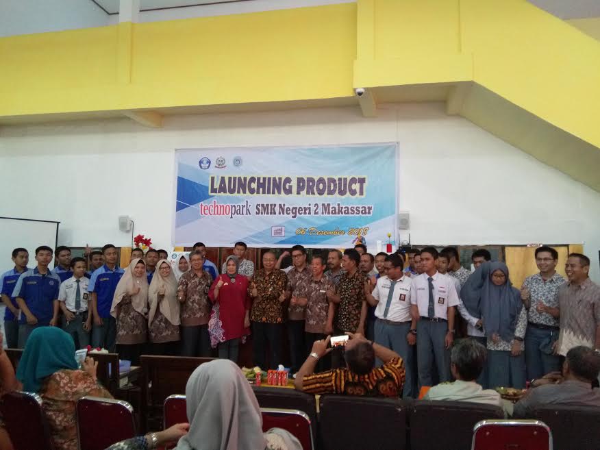 smkn-2-makassar-melaunching.jpg