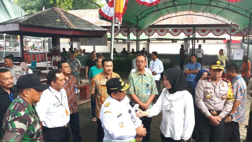 soni-sumarsono-memantau-proses-pemilihan-kepala-daerah_20180627_143926.jpg