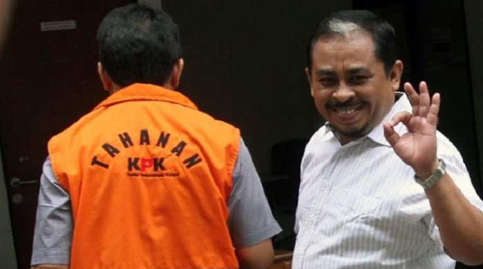 Avtomobil tutqichi bilan jinsiy aloqa onlayn