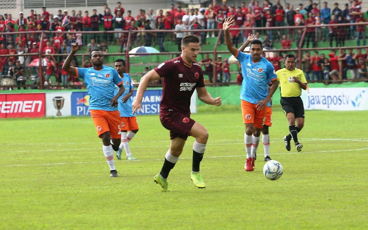 striker-psm-makassar-eero-markkanen.jpg
