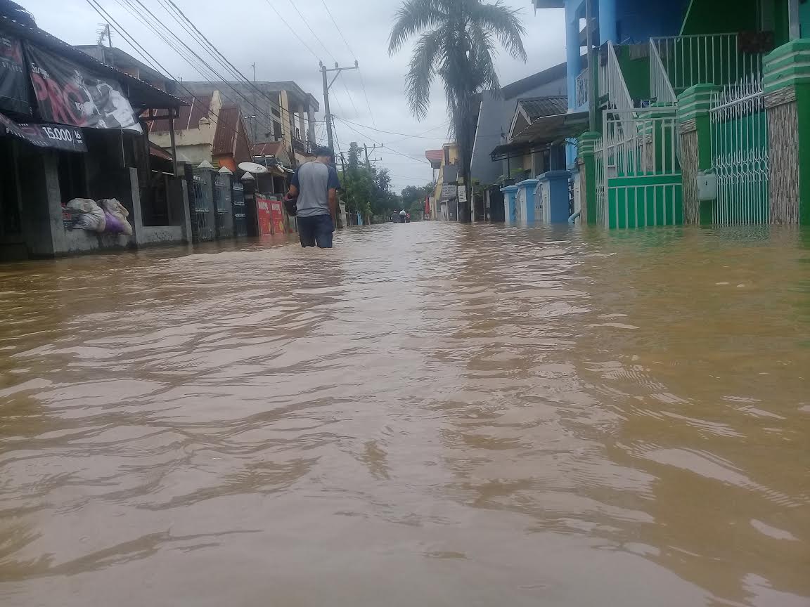 suasana-banjir-perumahan-bung-permai-makassar.jpg