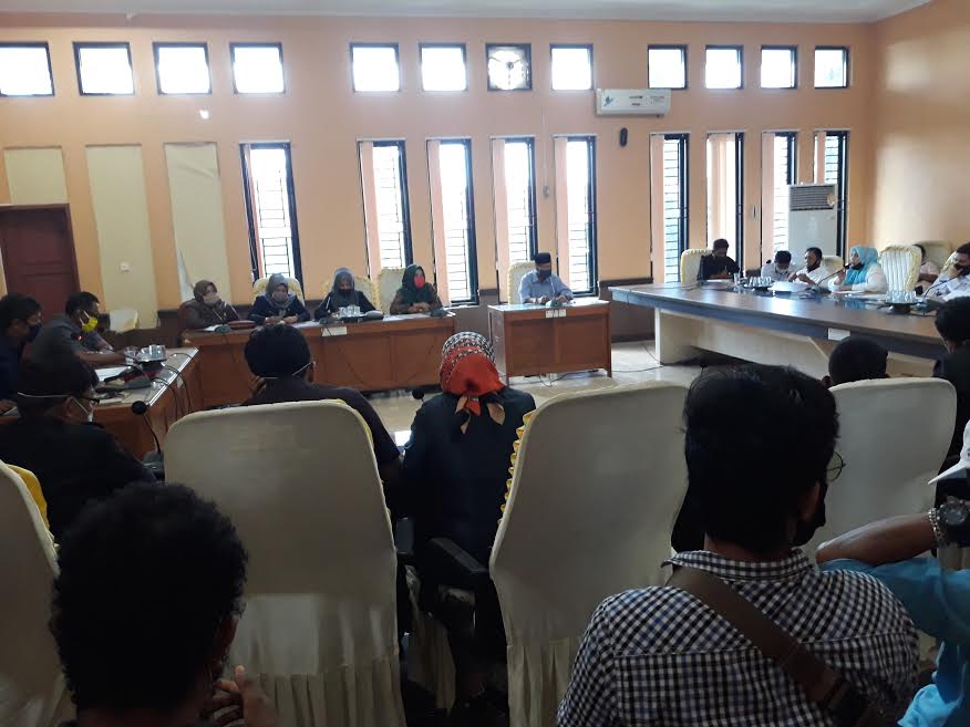 suasana-dewan-sinjai-mintai-keterangan-terkait-aduan-masyarakat-bantuan-sosial.jpg