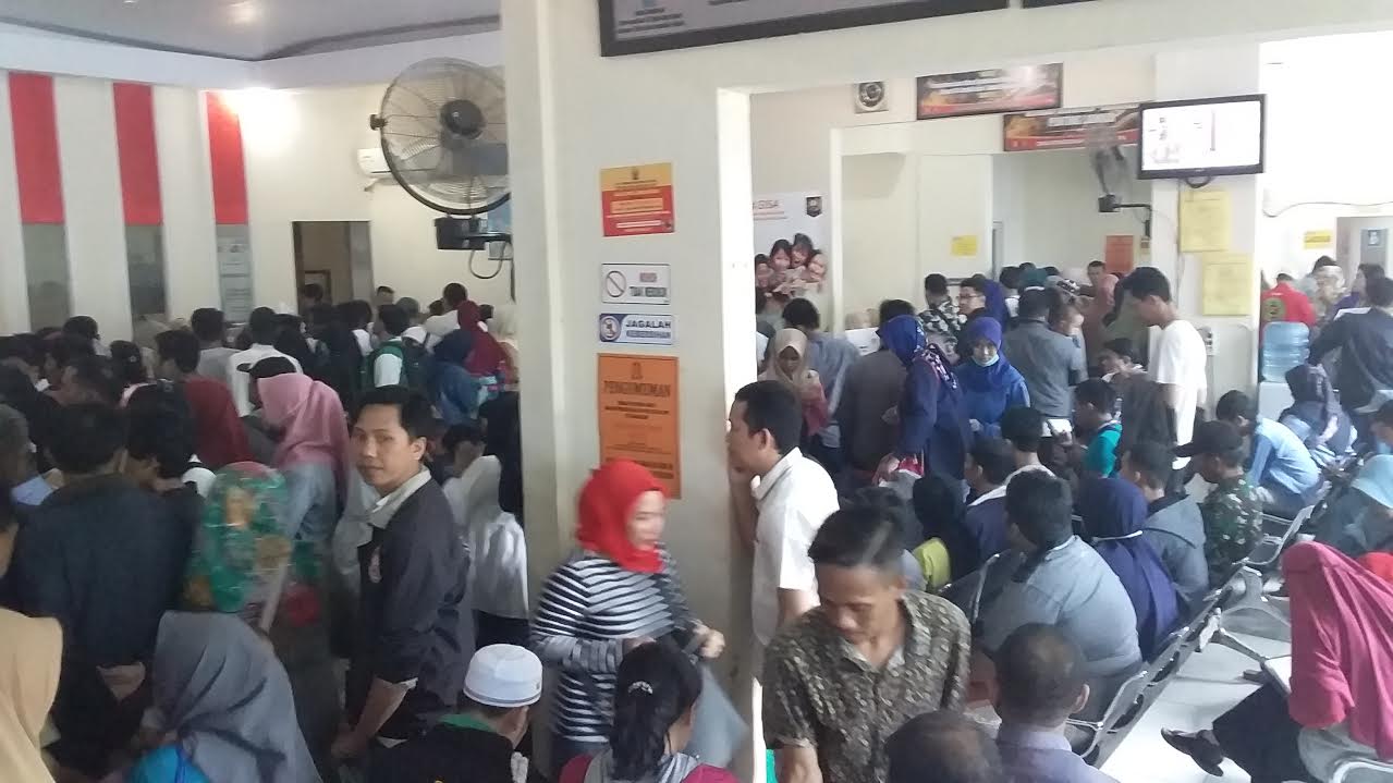 Sistem Baru Bikin Semrawut, Kadis Dukcapil Makassar: Masyarakat Sempat tak Mau Antre