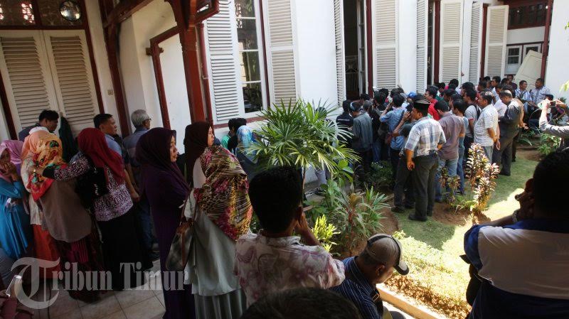 suasana-di-luar-sidang-vonis-bupati-barru_20160823_002244.jpg
