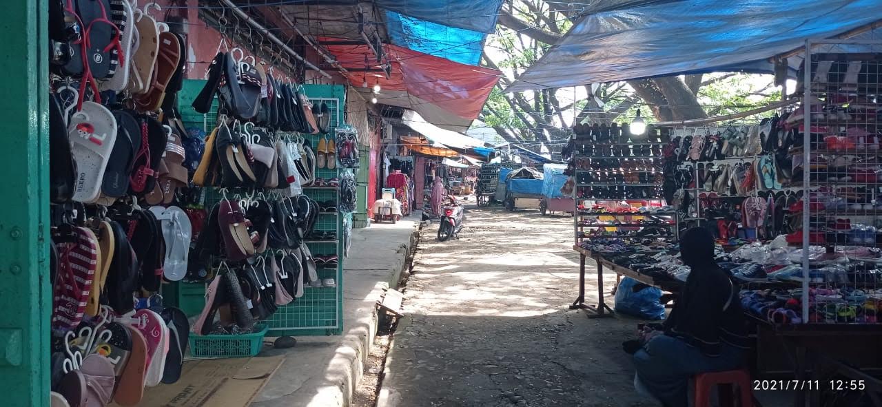 suasana-di-pasar-senggol-jl-pajjaiang-minggu-1172021-sore.jpg