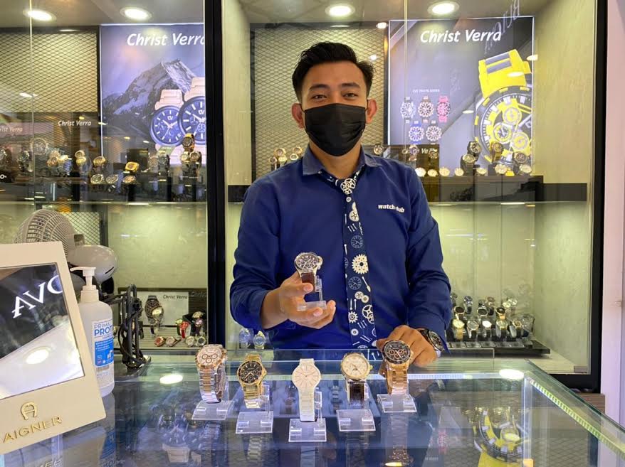 suasana-di-salah-satu-tenant-jam-tangan-di-nipah-mall-makassar.jpg