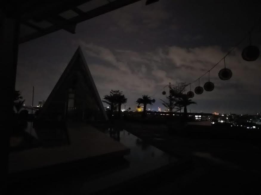 suasana-earth-hour-hotel-the-rinra-makassar-saat-aksi-earth-hour-sabtu-2732021.jpg