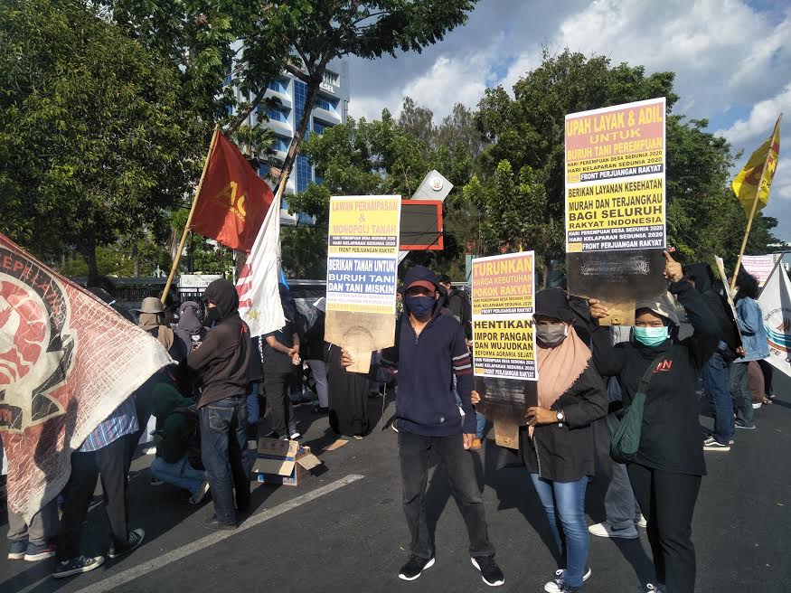 suasana-fpr-sulsel-unjuk-rasa-penolakan-undang-undang-omnibus-law-cipta-kerja.jpg