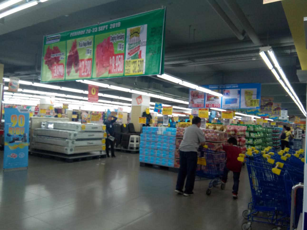 suasana-gerai-hypermart-mal-panakukang-mp-makassar-hi.jpg
