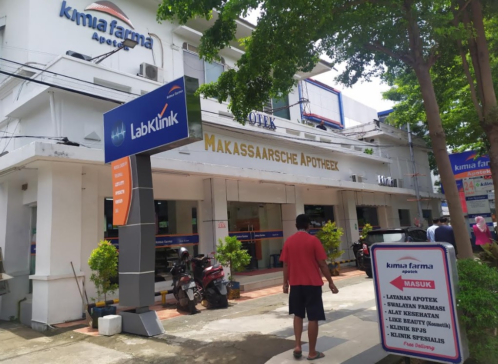 suasana-kantor-unit-kimia-farma-cabang-makassar-jl-ahmad-yani-no-17-19-kecamatan-wajo.jpg