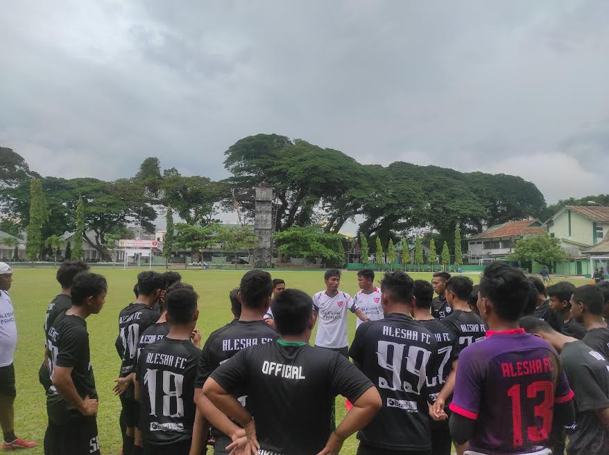 suasana-klub-liga-3-sulsel-alesha-fc-saat-latihan-di-lapangan-hasanuddin-kota-makassar.jpg