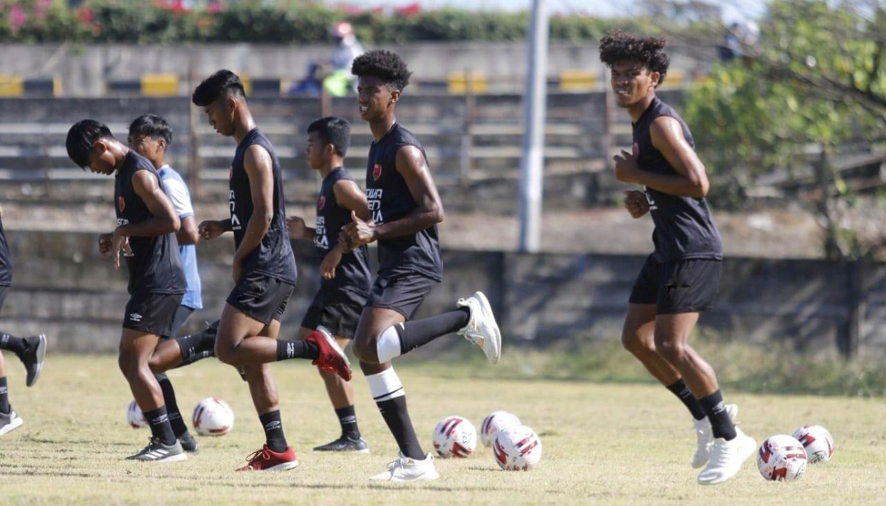 suasana-latihan-perdana-pemain-psm-setelah-jeda-6-bulan-akibat-pandemi.jpg