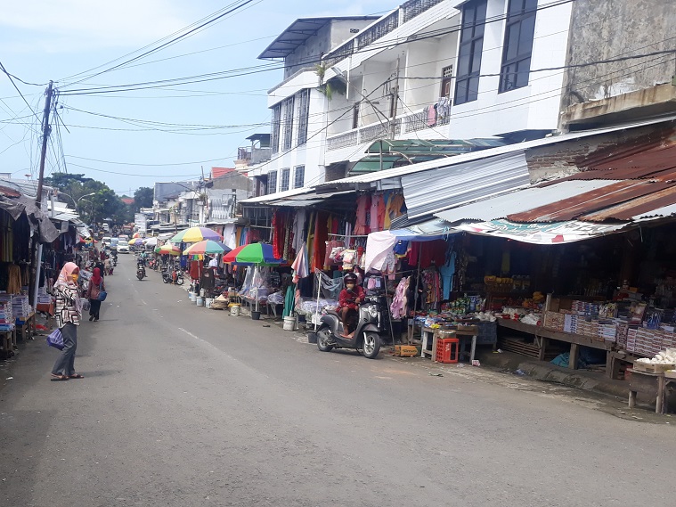 suasana-pasar-sentral-sinjai-kamis-1862020.jpg
