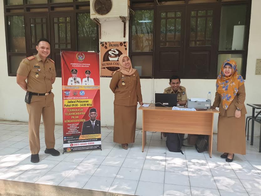 suasana-pelayanan-pkb-di-kantor-gubernur-sulsel-jl-urip-sumoharjo-makassar1.jpg