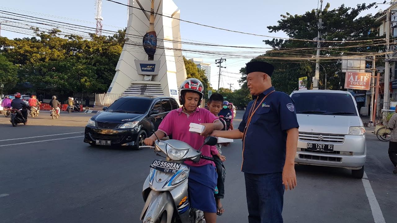 suasana-pembagian-menu-takjil-buka-puasa-oleh-badan-penyelenggara-pembinaan-dakwah-islam-bppdi.jpg