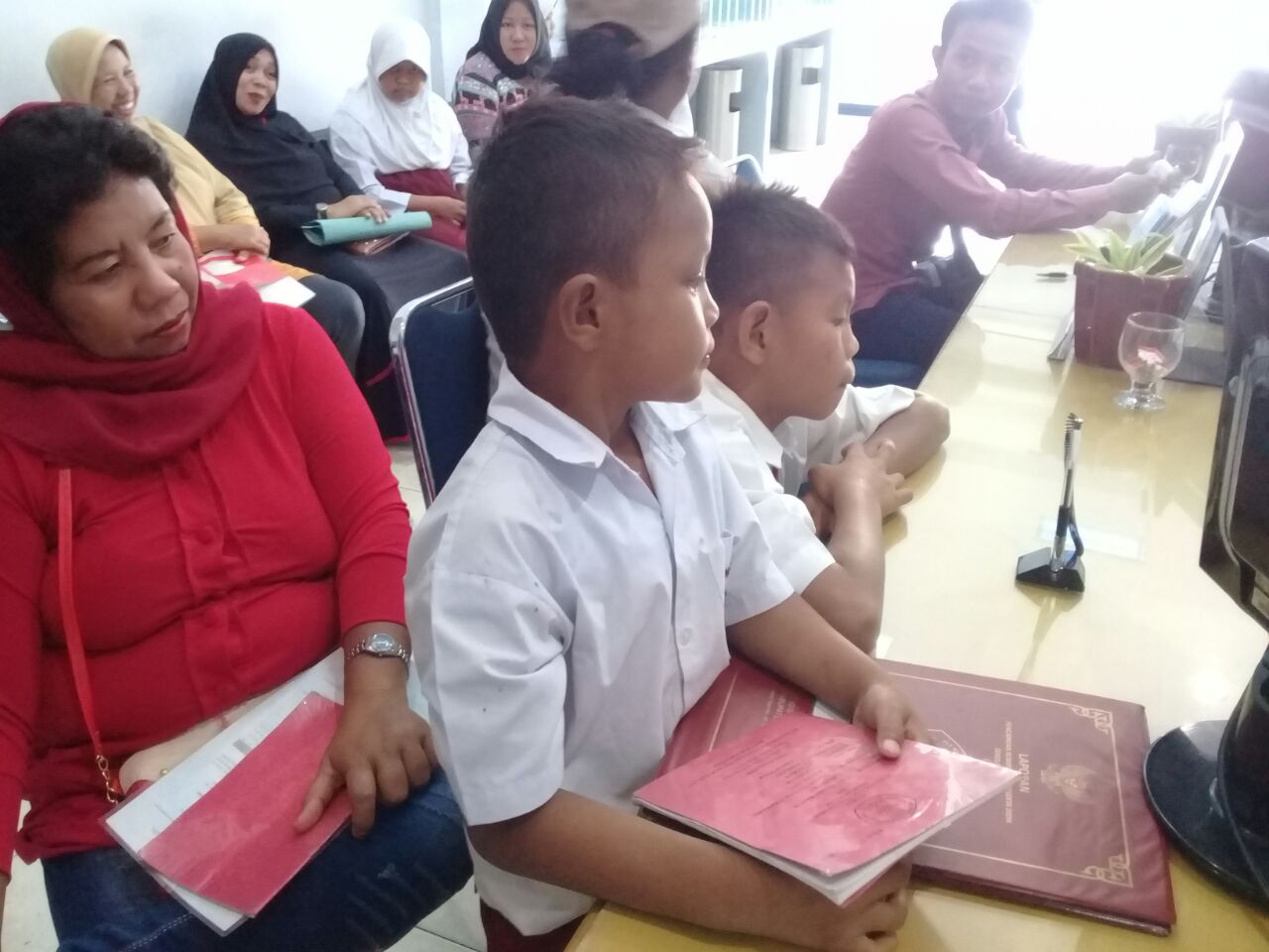 suasana-pencairan-bsm-di-kantor-bank-bri-cabang-bulukumba_20171023_140417.jpg