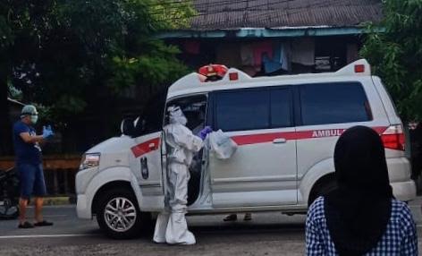 suasana-penjemputan-pasien-baru-positif-covid-19-di-kecataman-anggeraja.jpg