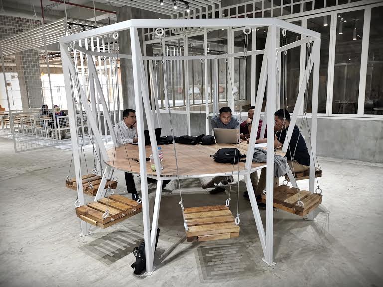 suasana-persiapan-opening-coworking-space.jpg