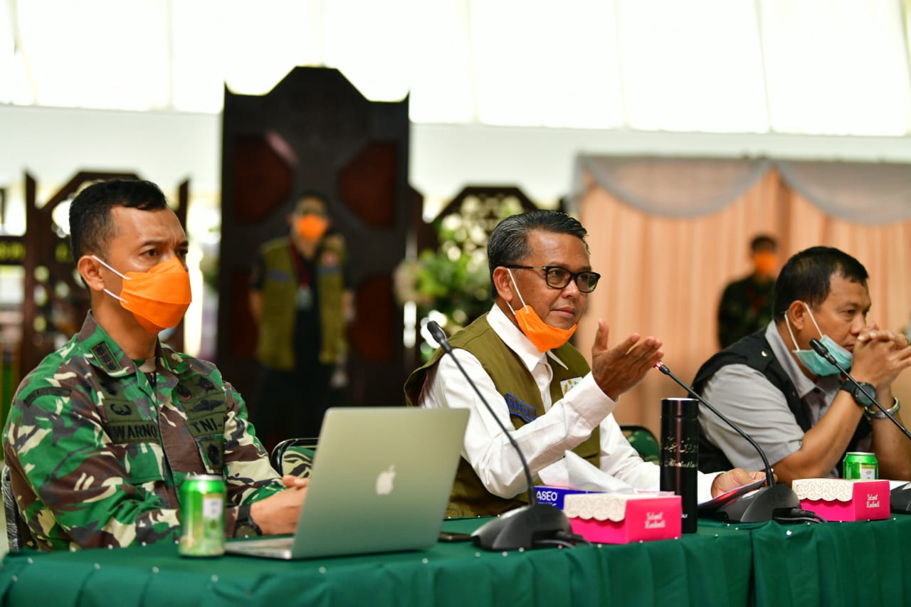 suasana-rapat-bersama-tim-satgas-percepatan-penanganan-covid-19-sulsel-2.jpg