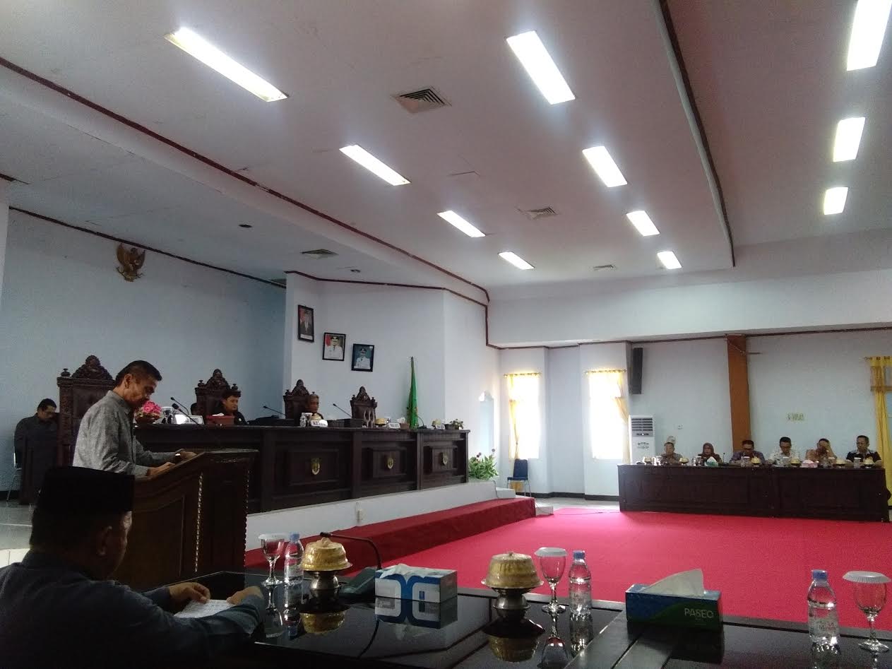 suasana-rapat-paripurna-di-sekretariat-dprd-luwu-utara-jl-simpurusiang.jpg