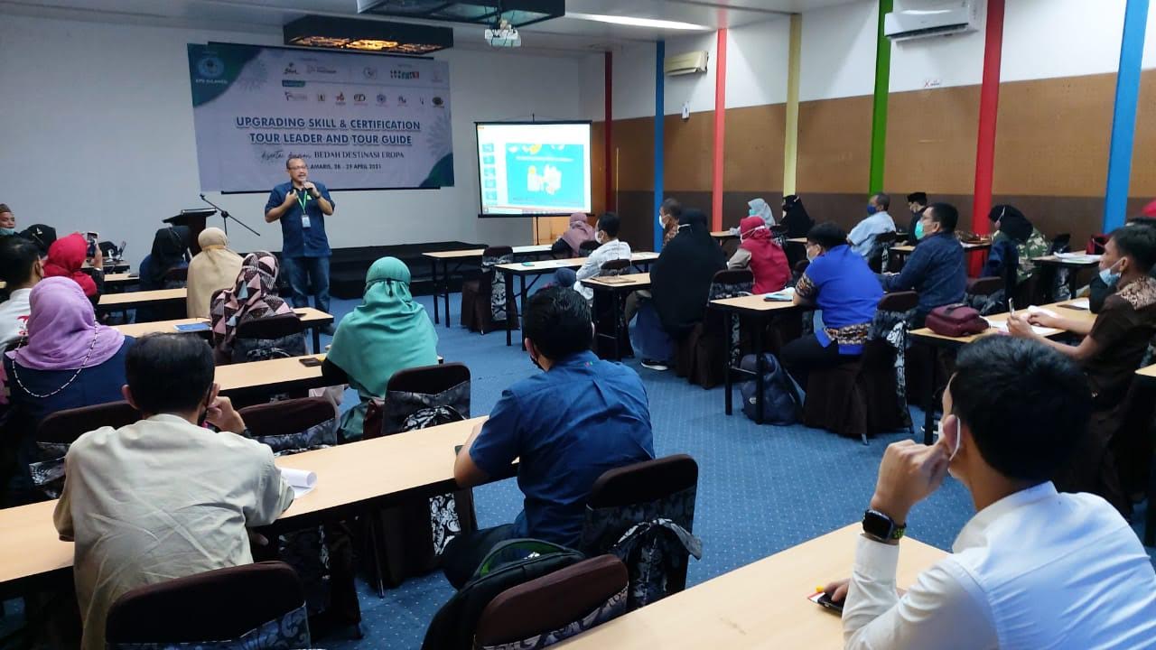 suasana-upgrading-skill-serta-sertifikasi-profesi-tour-leader-dan-tour-guide.jpg