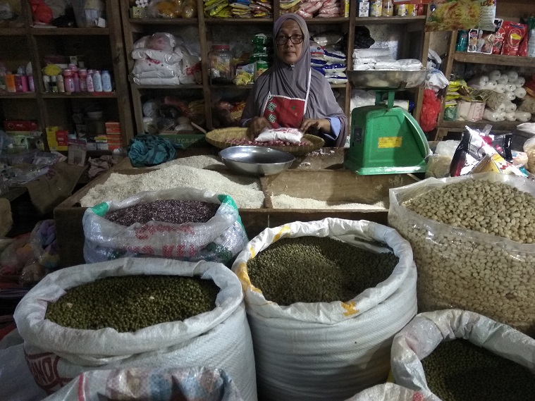 Di Pasar Pabaeng-Baeng, Harga Telur Naik Rp 2.000 Per Rak, Gula Tetap 18 Ribu