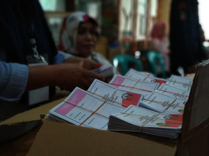 surat-suara-pilwalkot-palopo-2018-mulai-disortir_20180608_131957.jpg
