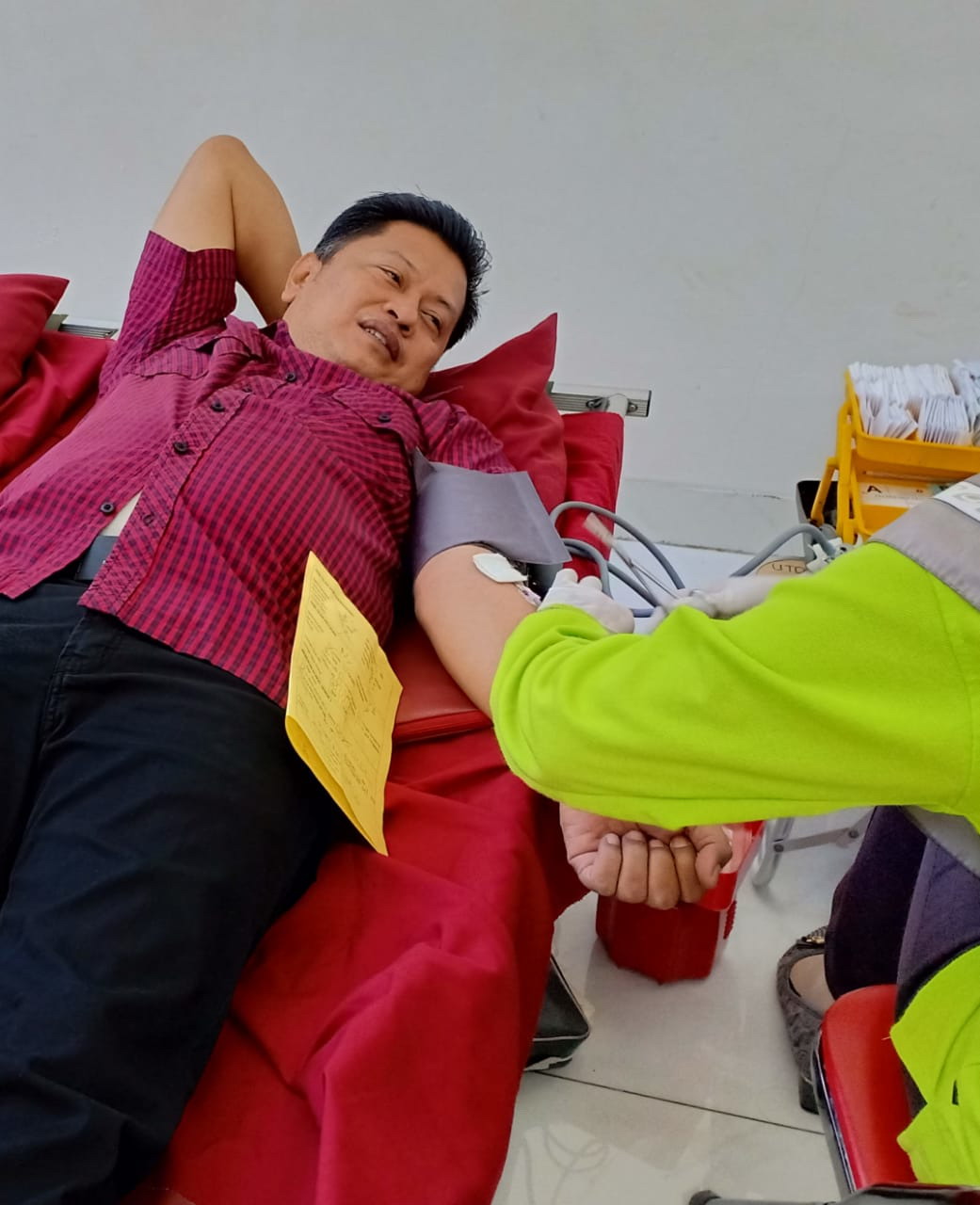 syamsuddin-radjab-donor-darah_20181003_164230.jpg