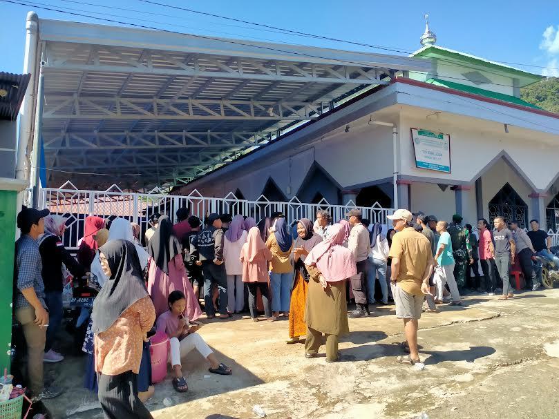 t-Antusias-masyarakat-di-TPS-15-Temmalebba.jpg