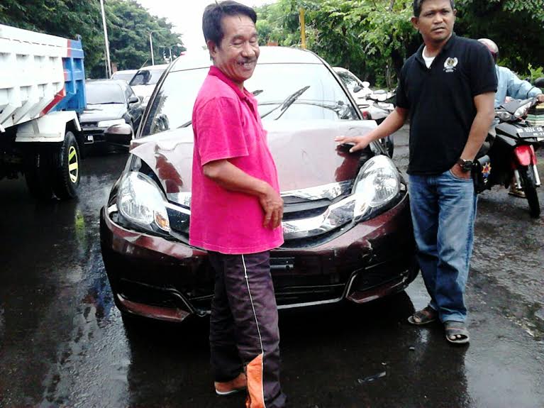 Dosen Polisi dan PNS Tabrakan Beruntun di Jl Sudirman Takalar - tabrakan_20170123_114033.jpg