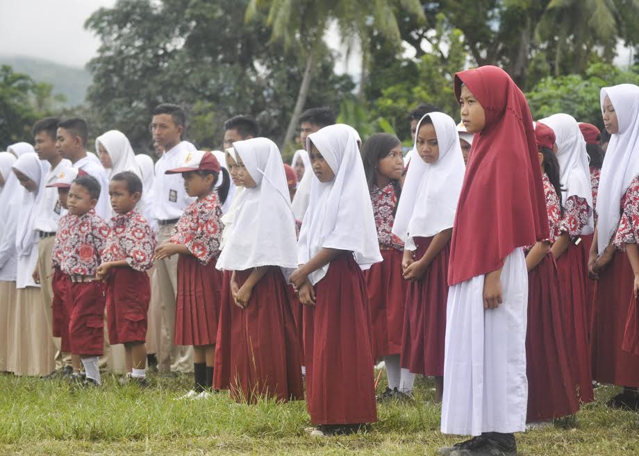tampak-siswa-siswi-di-kecamatan-gumbasa-mengikuti-upacara-peringatan-hardiknas-2019.jpg