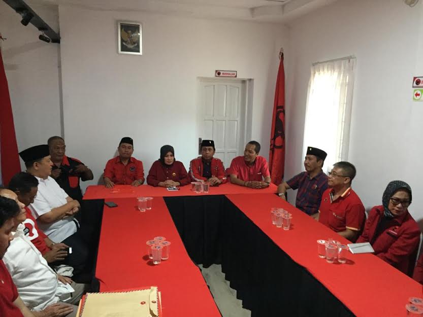 Kembalikan Formulir, Onasis 'Kerja' Berkas di Kantor PDIP Makassar